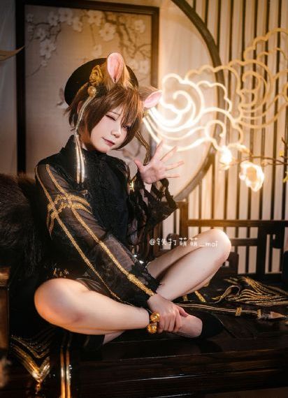 不扣纽扣女孩